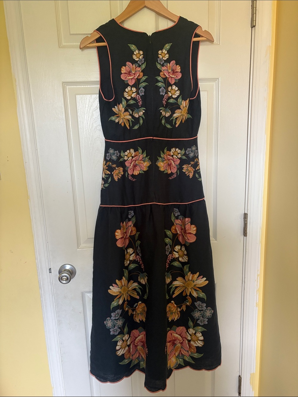FARM Rio Black Sleeveless Floral Embroidered Midi Dress - Picture 3 of 7